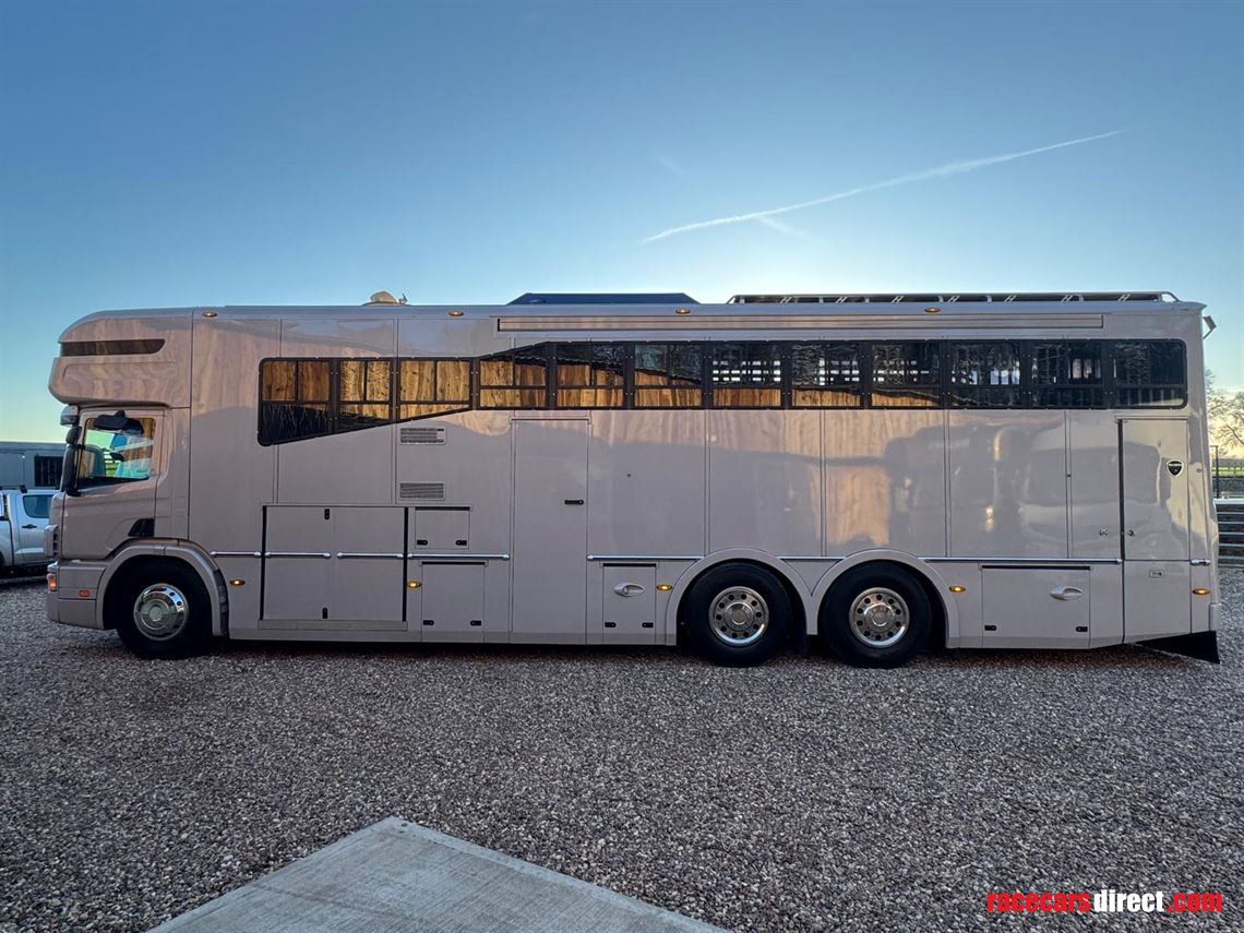 scania-p-series-whittaker-whorsebox