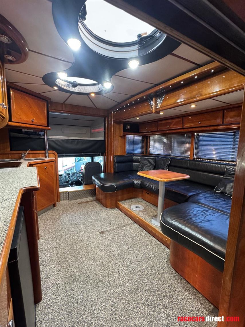 scania-p-series-whittaker-whorsebox