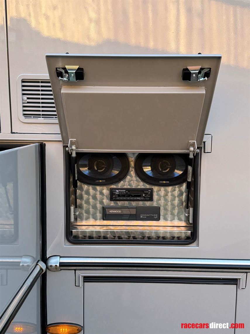 scania-p-series-whittaker-whorsebox