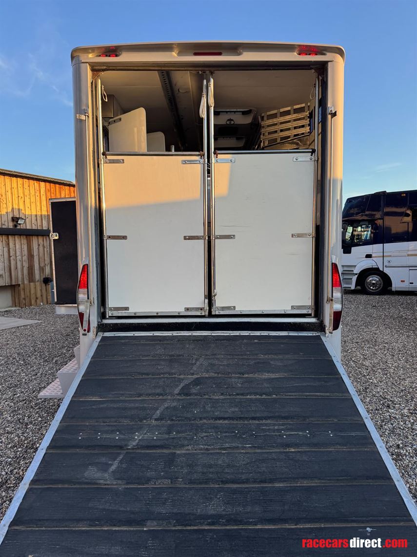 scania-p-series-whittaker-whorsebox