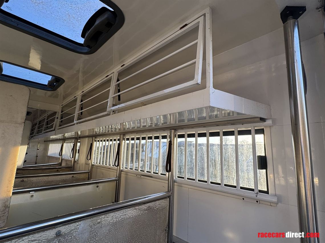 iveco-stralis-lehel-horsebox