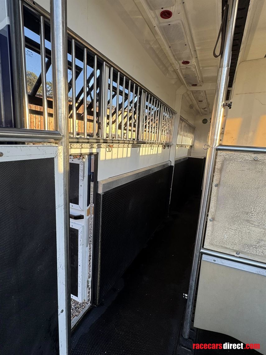 iveco-stralis-lehel-horsebox