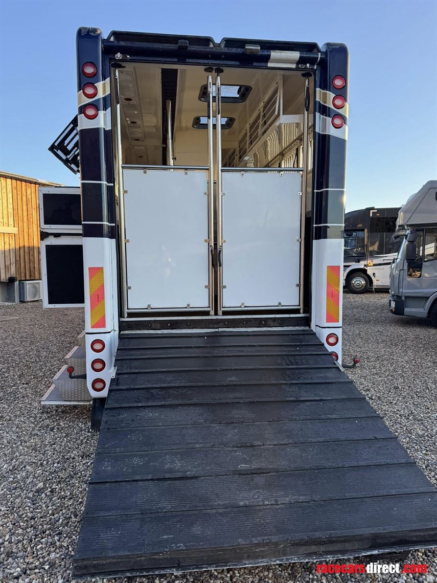 iveco-stralis-lehel-horsebox