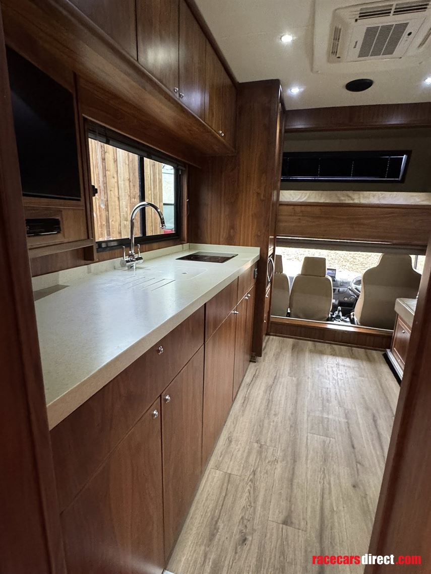 iveco-eurocargo-equicruiser-10-ton