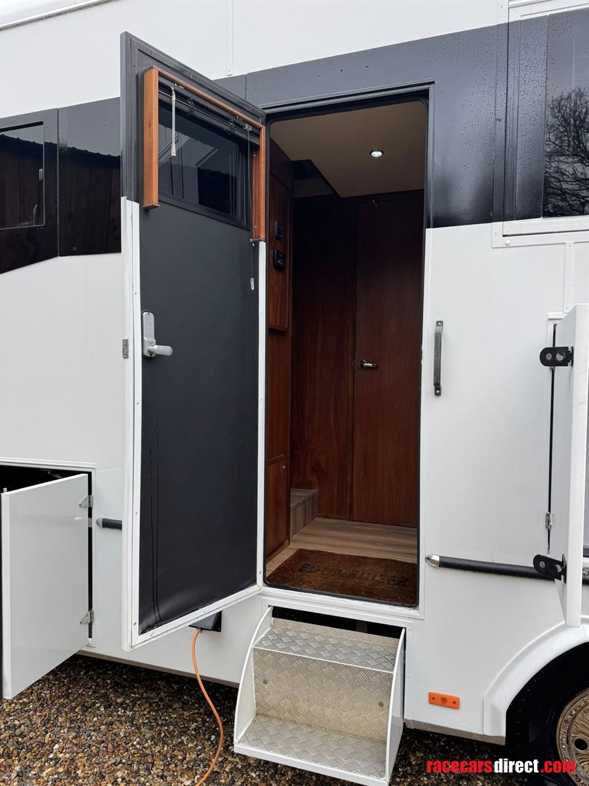 iveco-eurocargo-equicruiser-10-ton