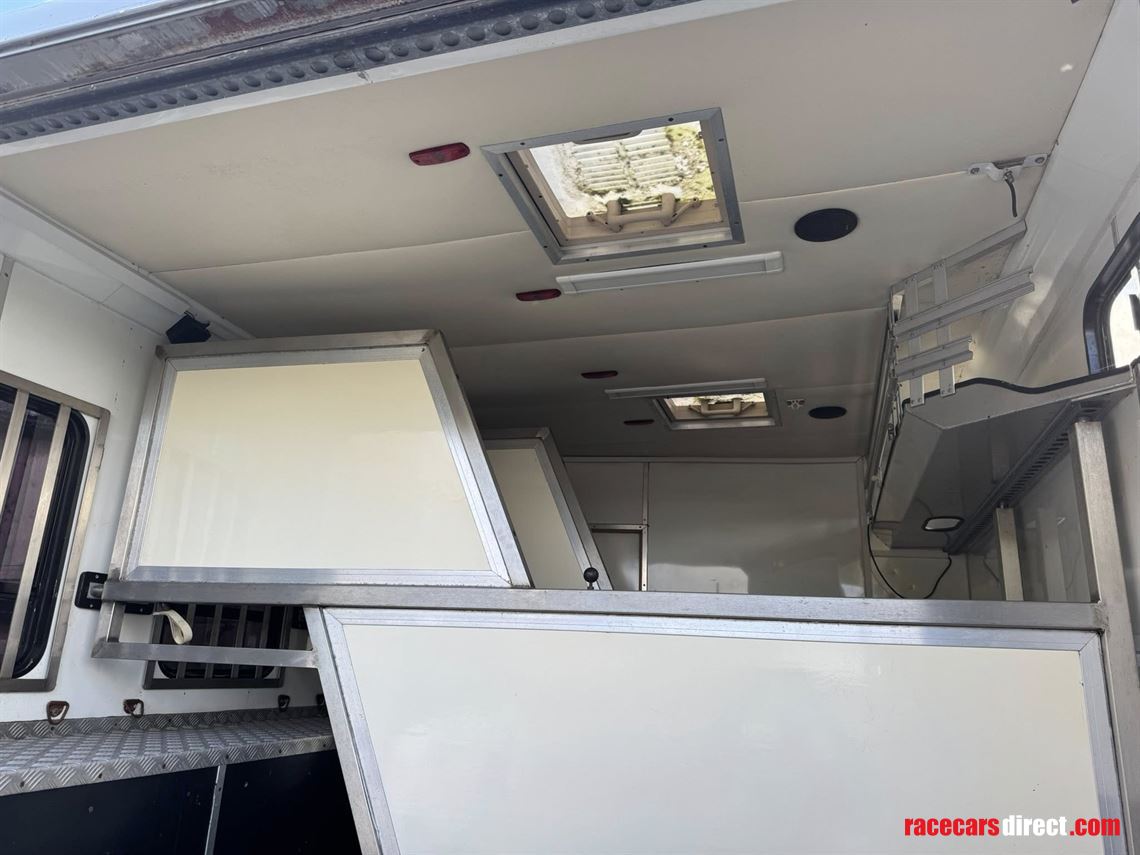 2013-iveco-75-ton-whittaker-coachbuilt-horseb