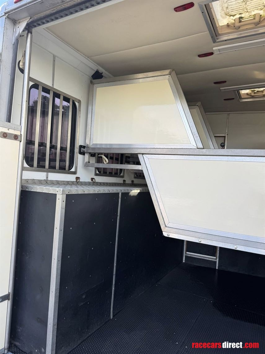 2013-iveco-75-ton-whittaker-coachbuilt-horseb