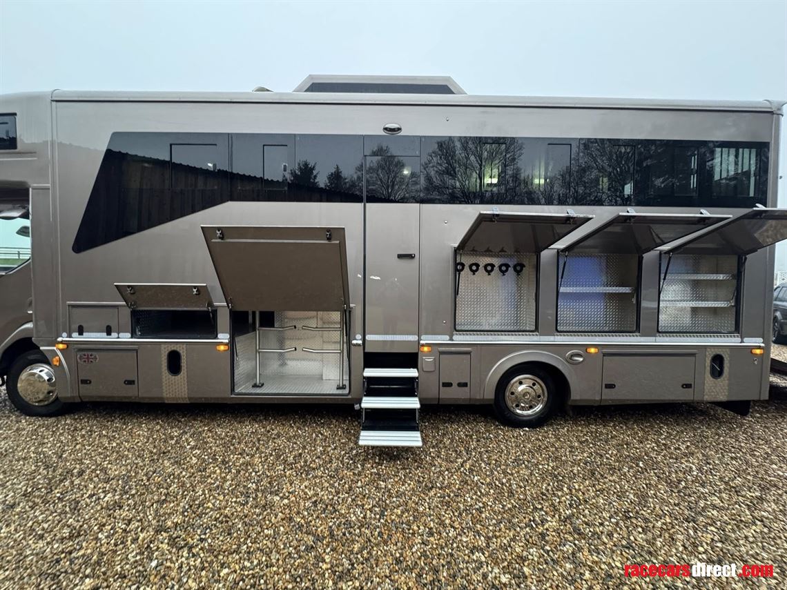 daf-cf-jm-coachbuild-4-horse-slide-out