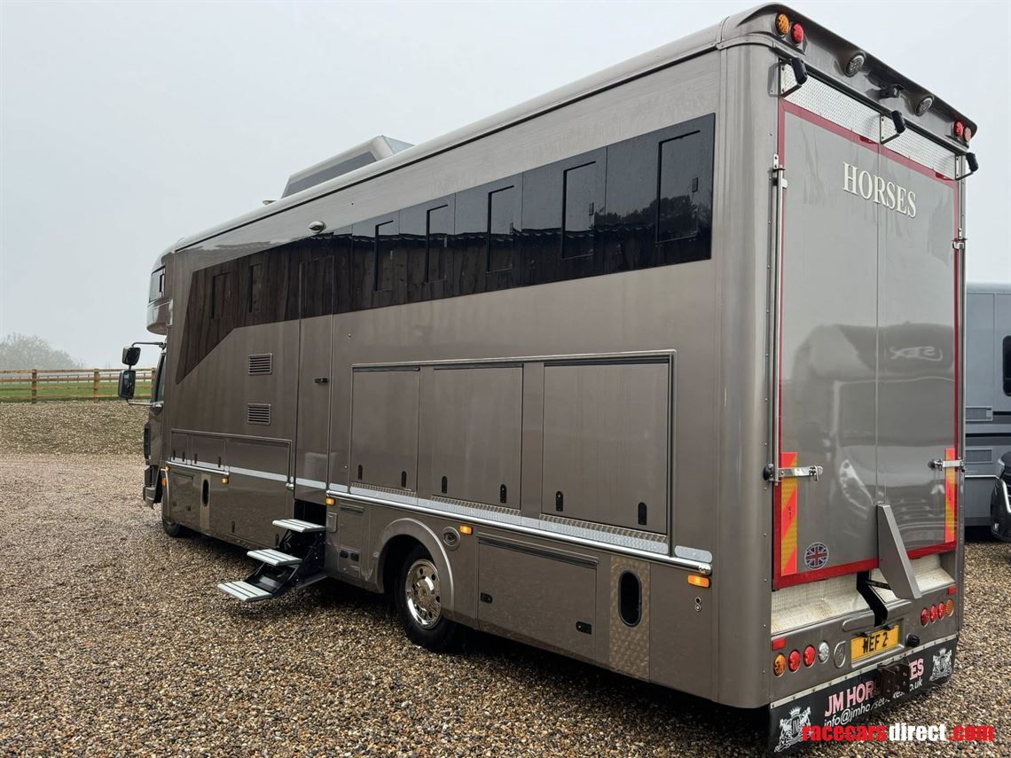 daf-cf-jm-coachbuild-4-horse-slide-out