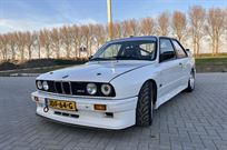 bmw-e30-m3-racetrack-car