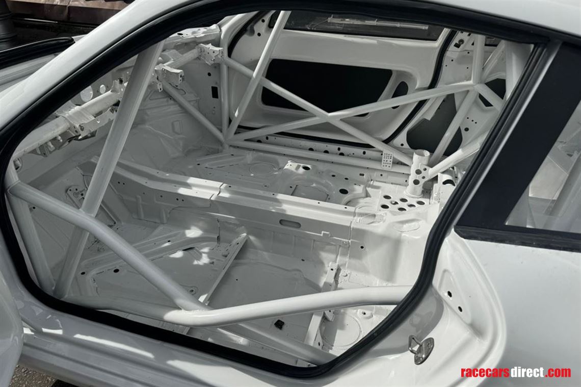 porscher-997-gt3-bare-chassis-with-roll-cage