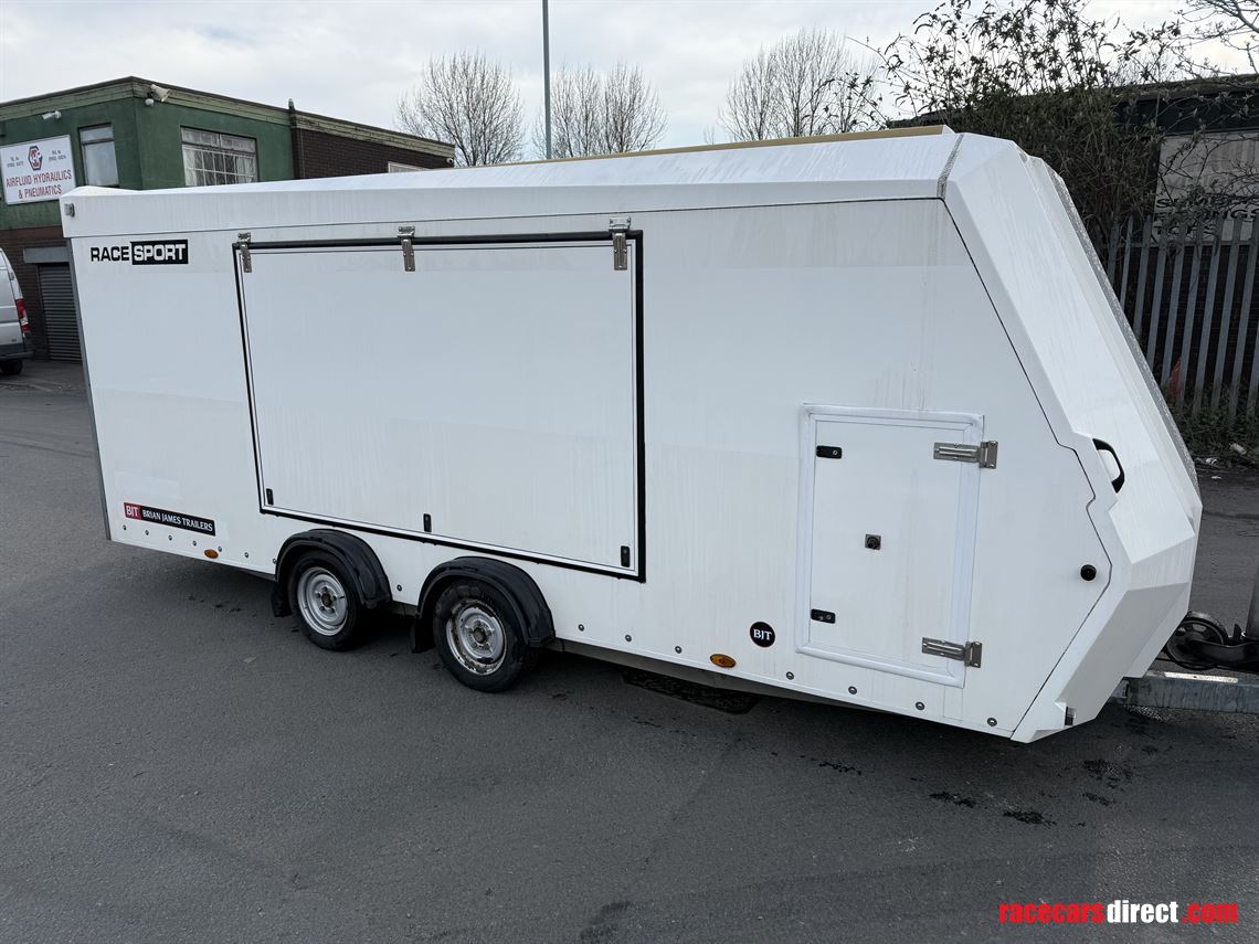 buying-all-enclosed-race-shuttles-trailers