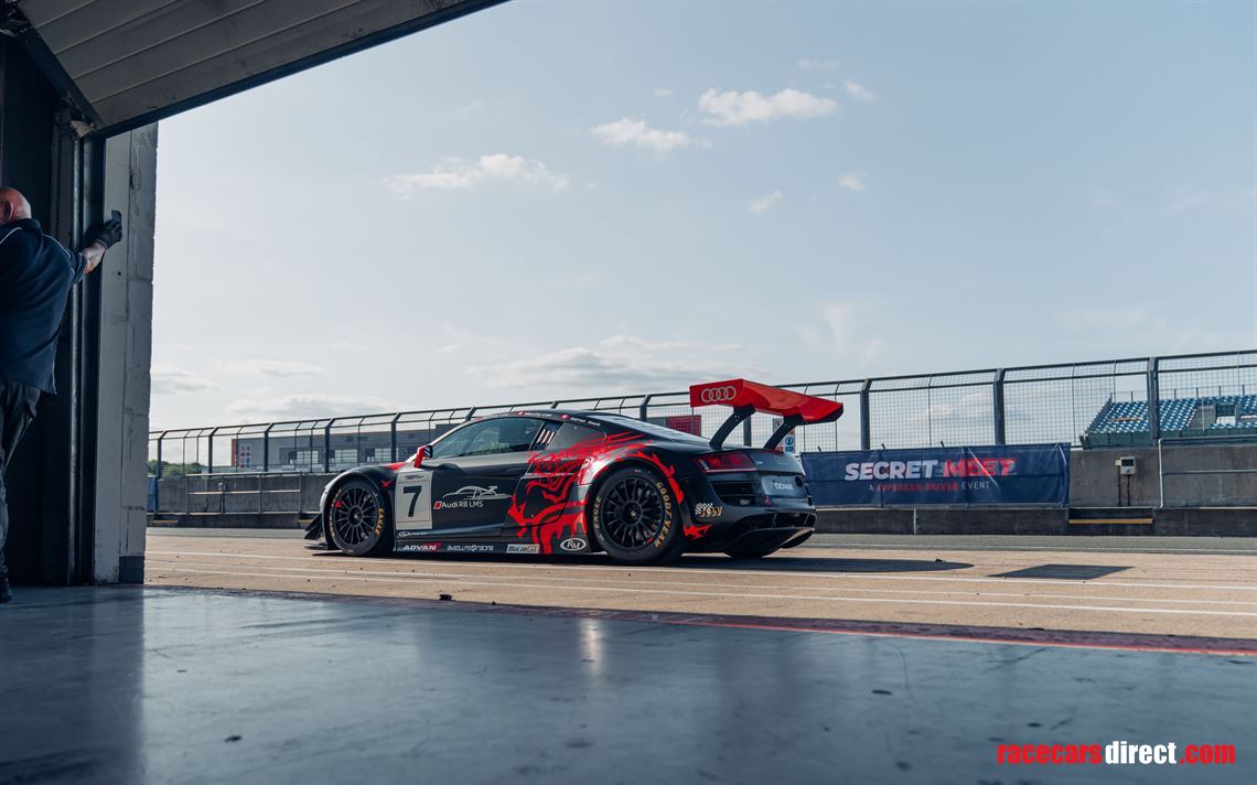 2011-audi-r8-lms-gt3