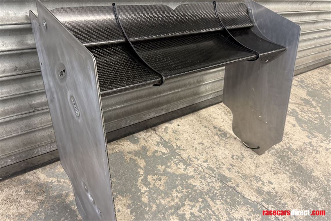 tatuus-gb3-rear-wing