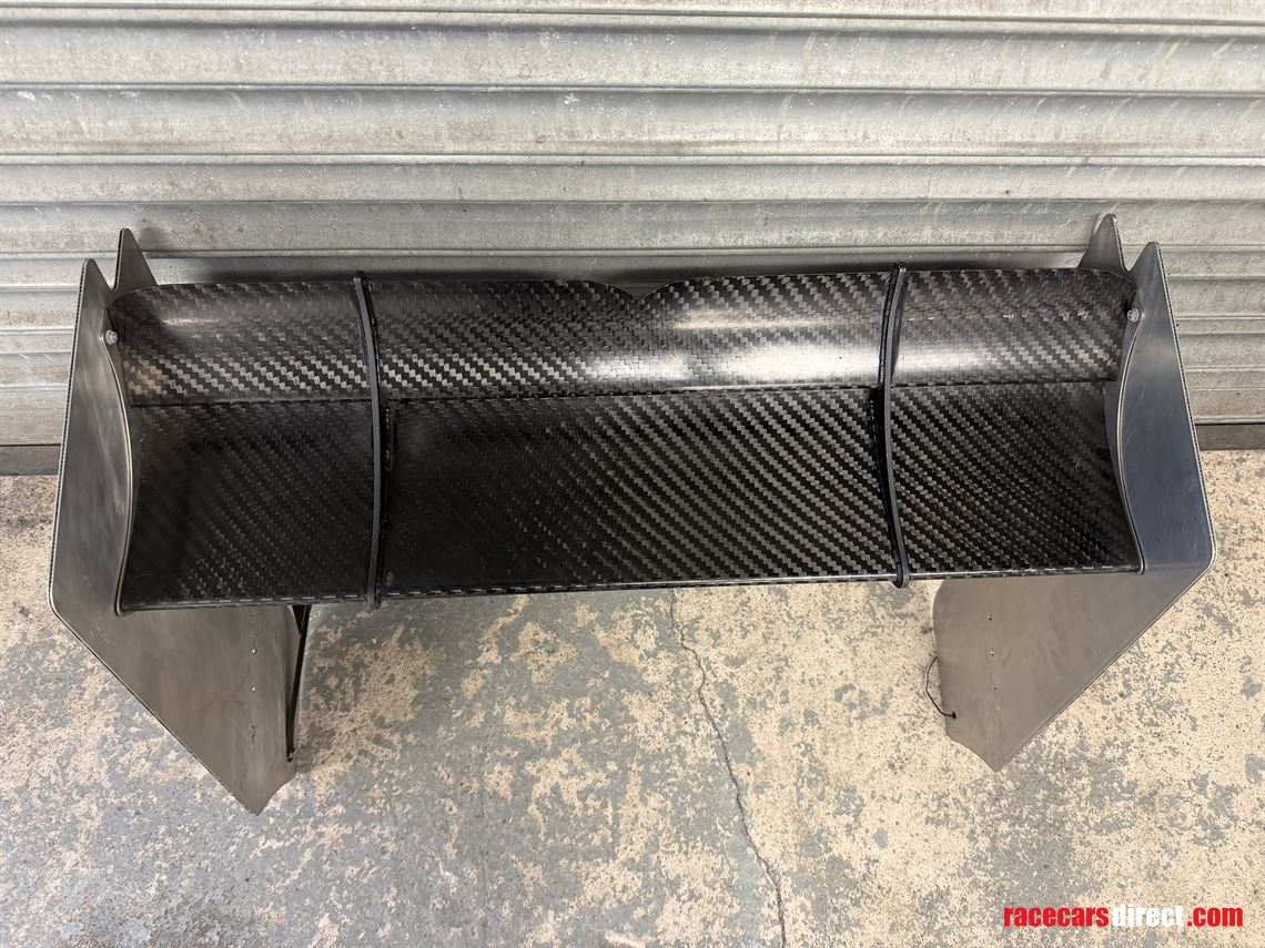 tatuus-gb3-rear-wing