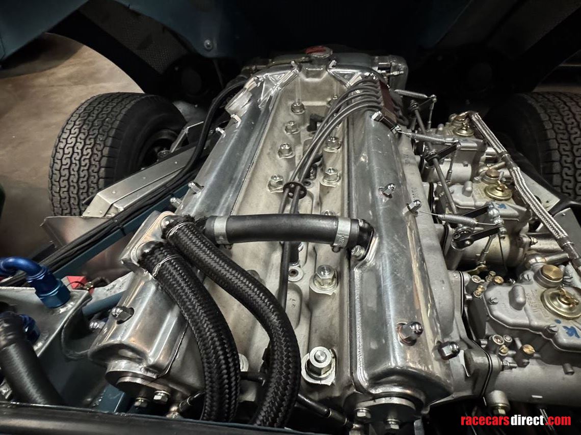 jaguar-e-type-race-engine-wide-angle