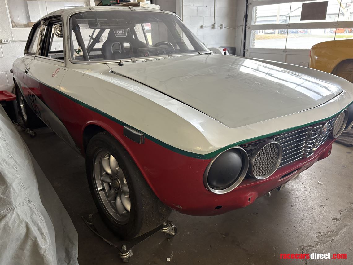 alfa-romeo-gtv-race-car