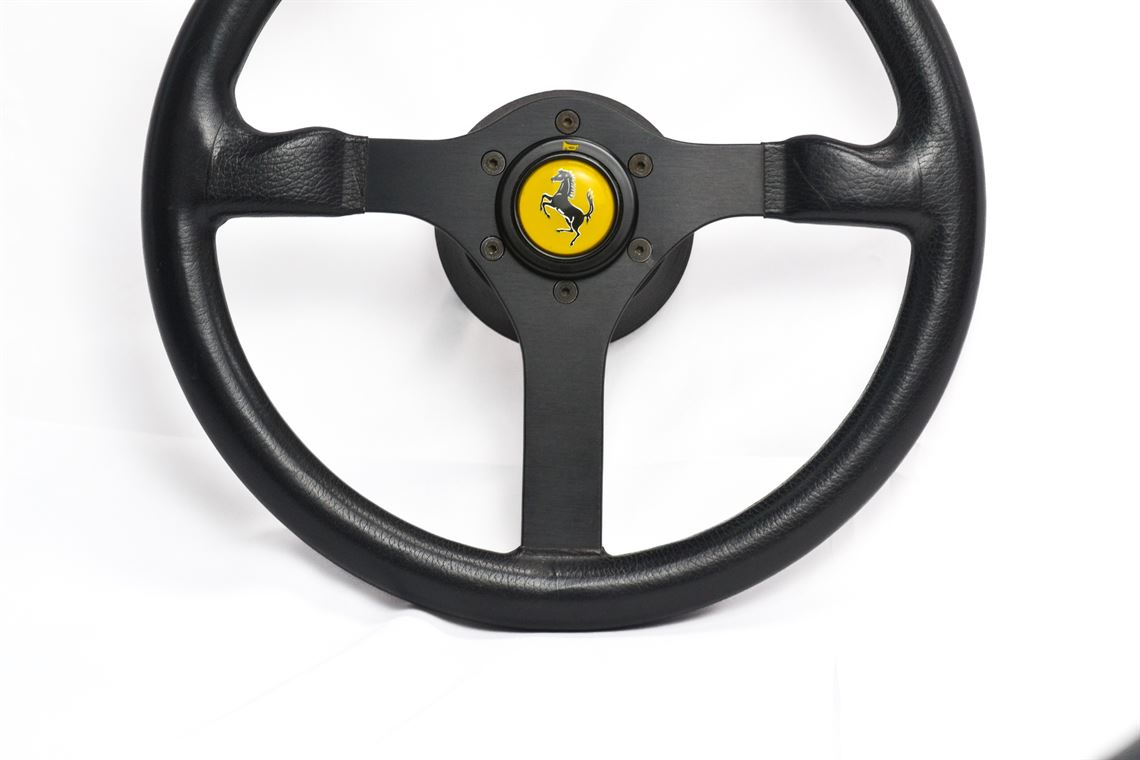 f40-steering-wheel