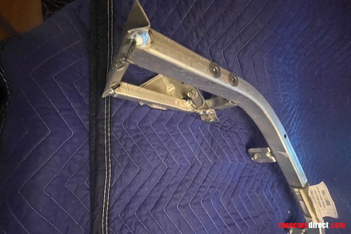 ferrari-488-challenge-lh-fender-mounting-brac