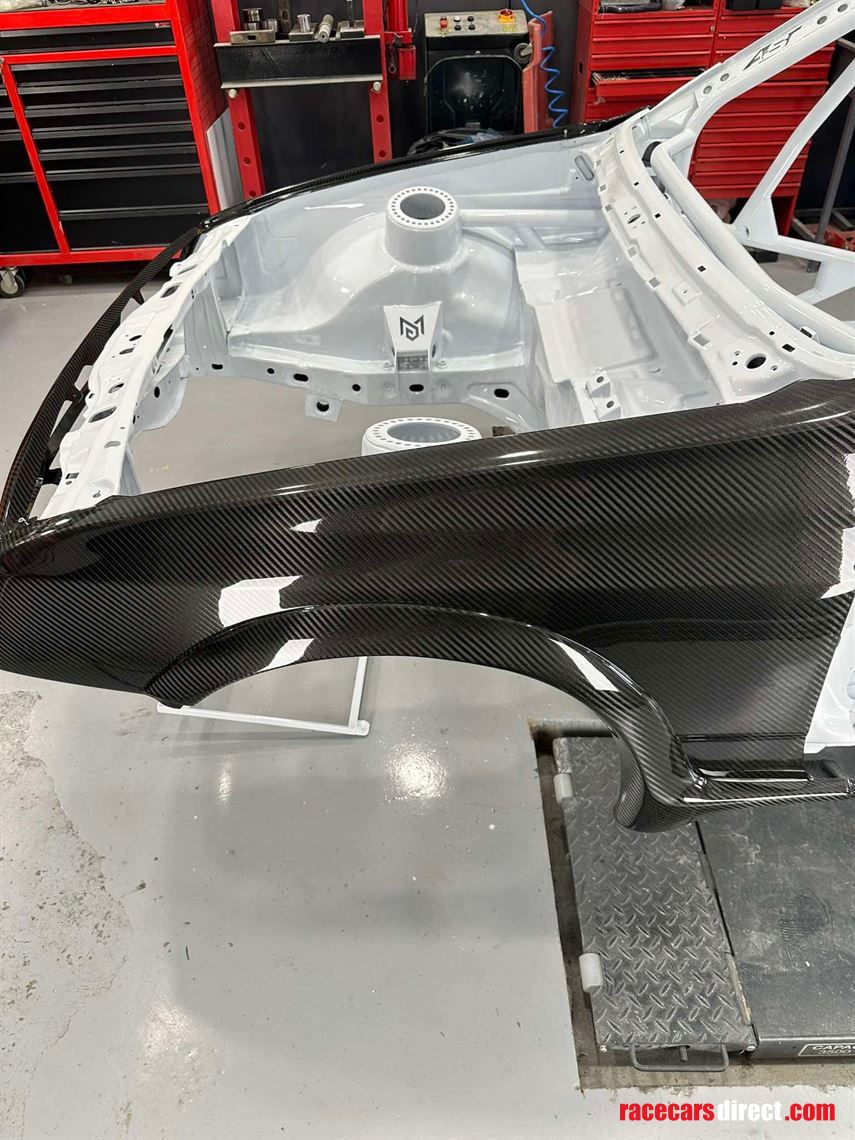 ford-sierra-cosworth-full-carbon-race-car-she