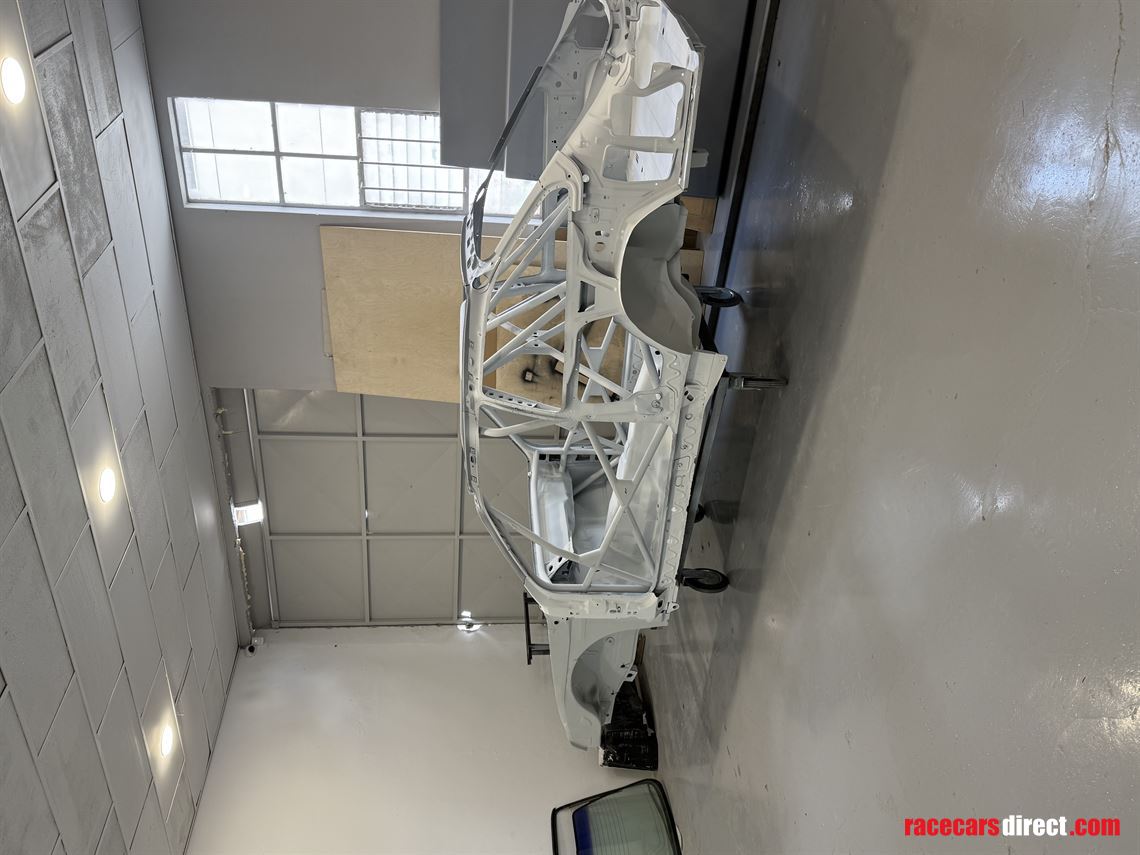 ford-sierra-cosworth-full-carbon-race-car-she