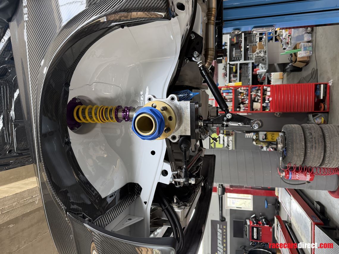 ford-sierra-cosworth-full-carbon-race-car-she