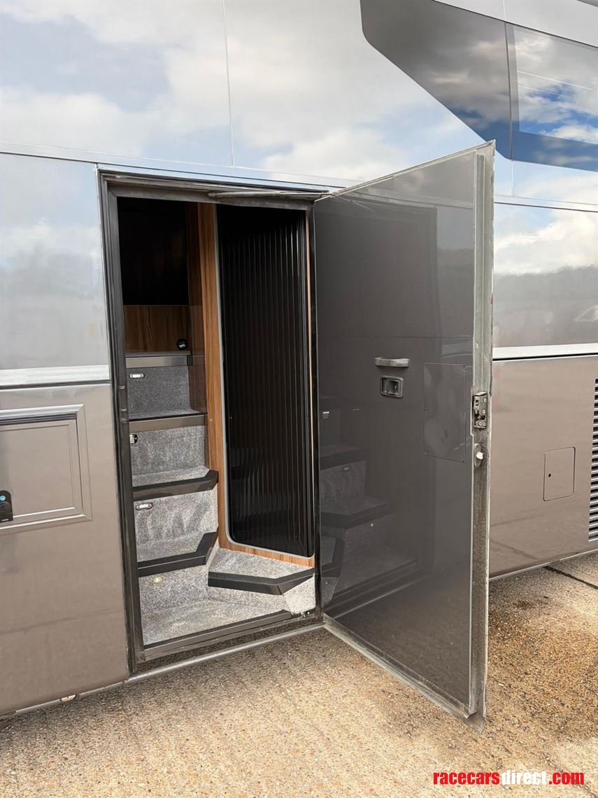 2010-volvo-b12m-motorhometransporter