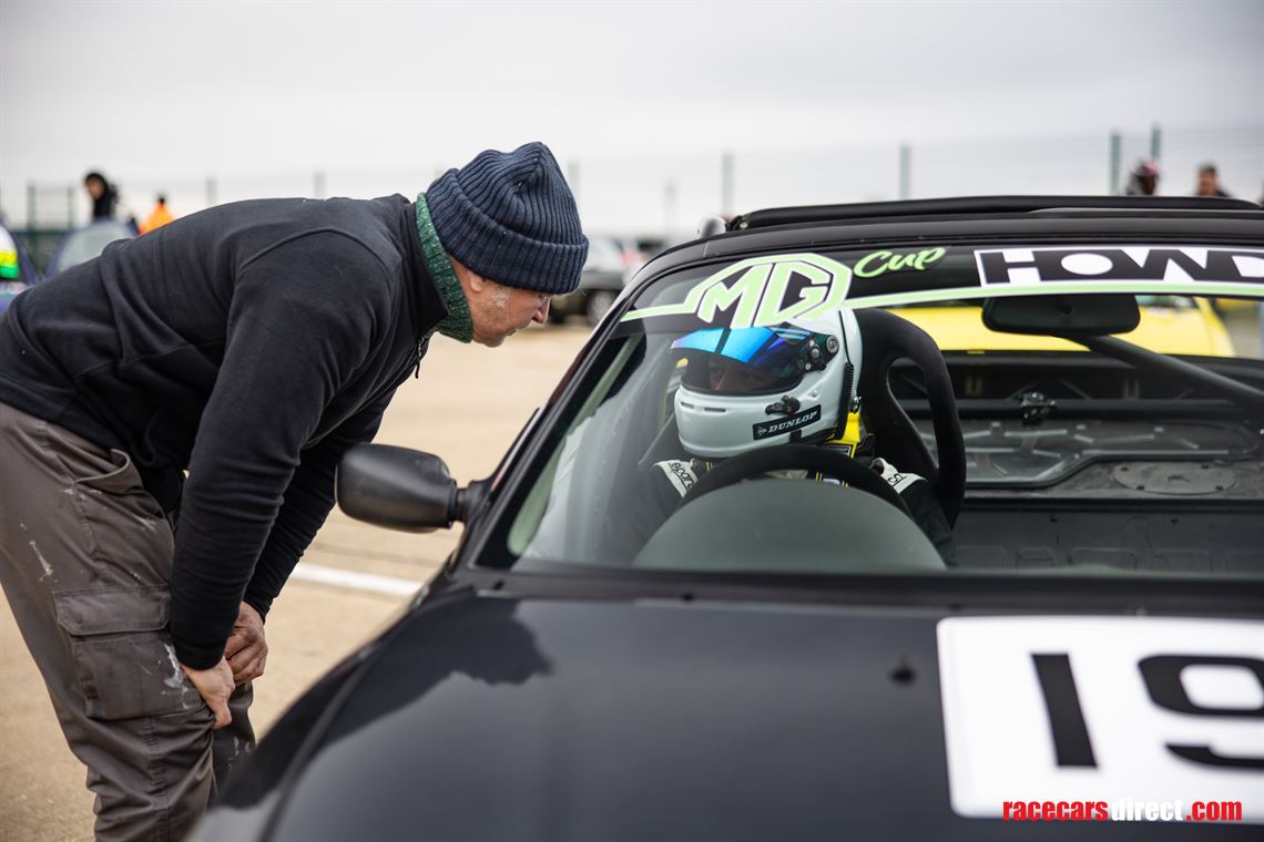 go-racing-no-hassle-arrive-drive-seats-availa