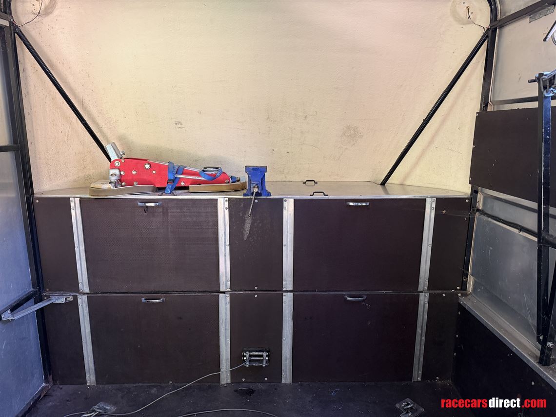 lightly-used-dastle-box