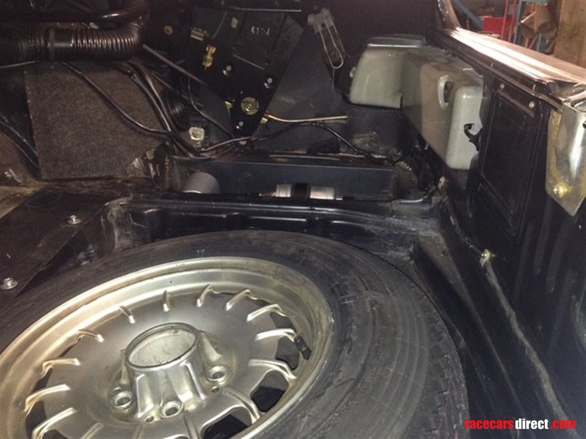 mercedes-slc-1974-fully-prepared-for-historic