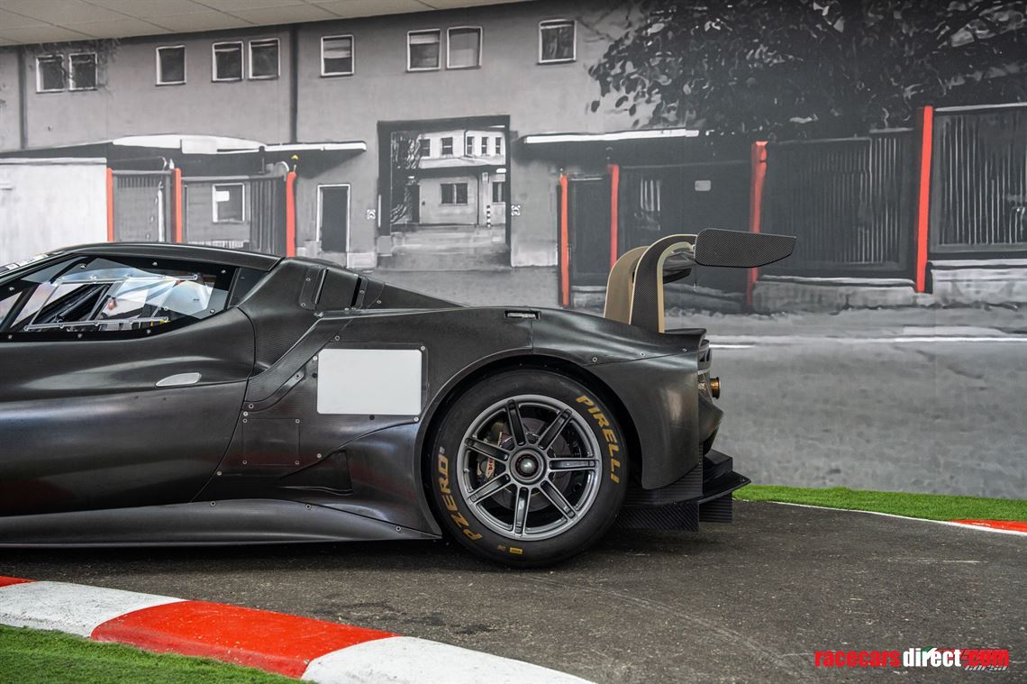 ferrari-296-gt3---full-carbon---race-ready