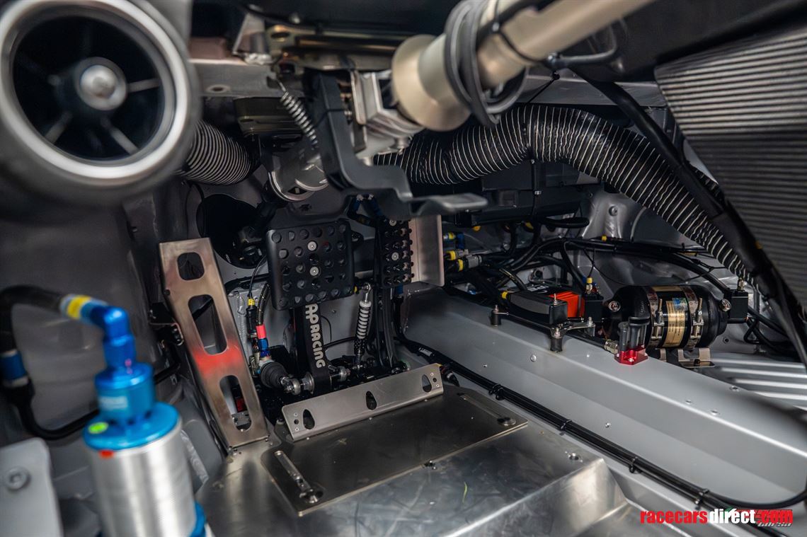 ferrari-296-gt3---full-carbon---race-ready