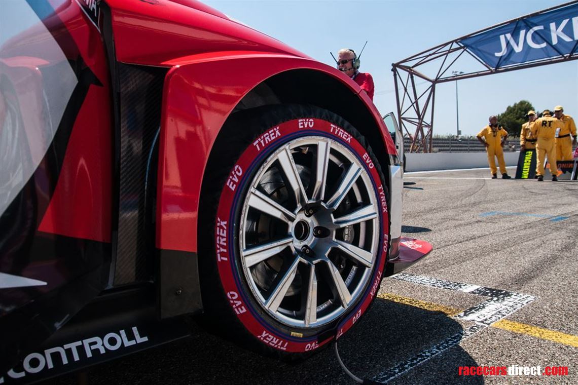 tyre-warmers-set-for-race-cars-temp-control