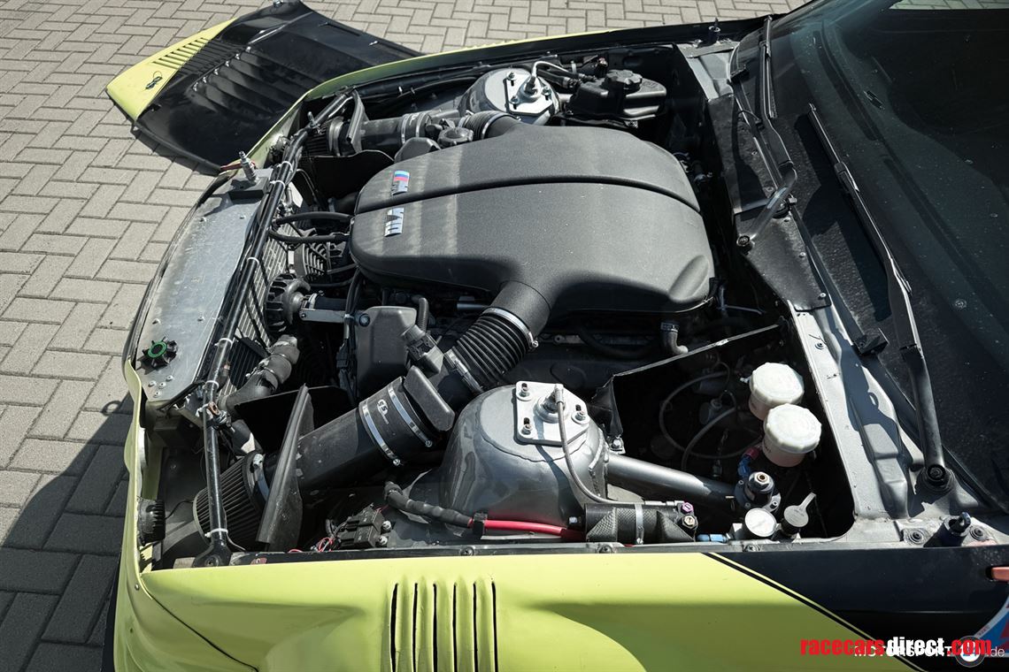 bmw-e36-race-car-s85-v10-gtr-axles-center-loc