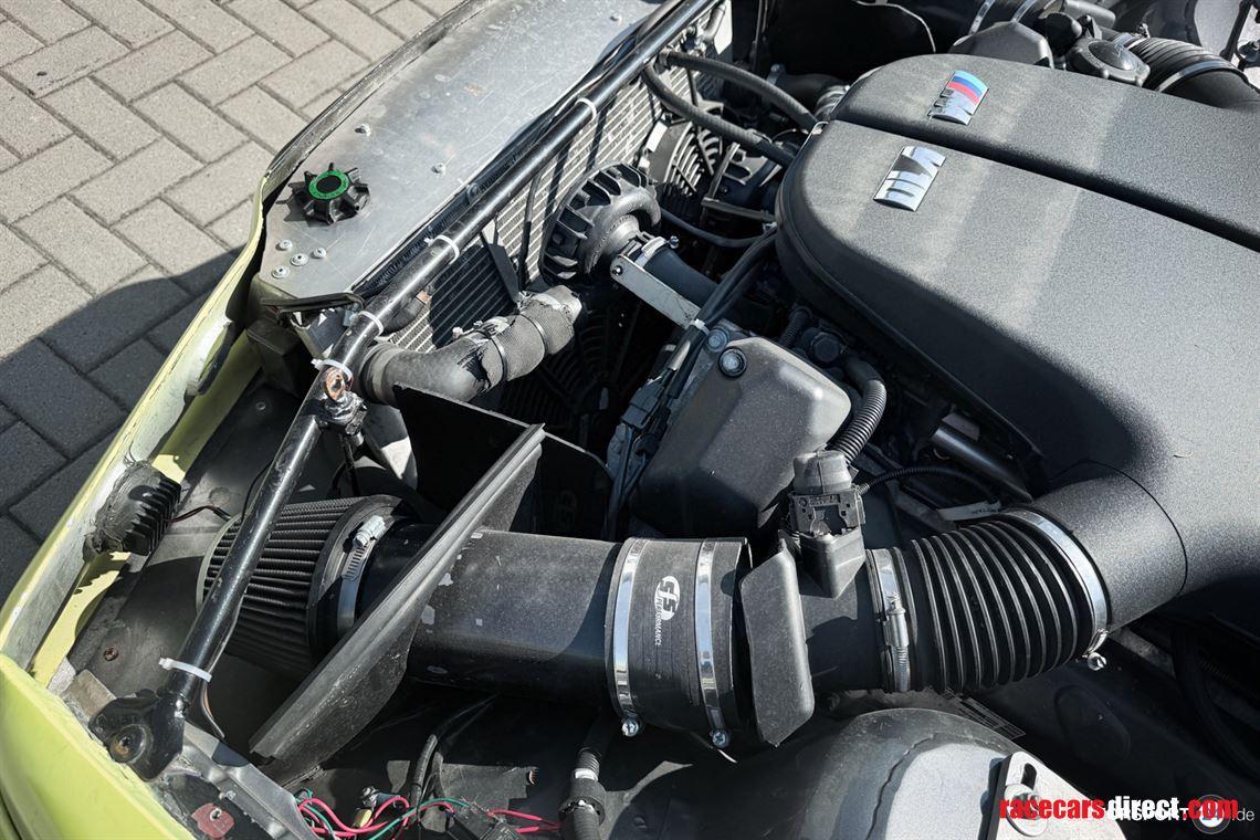 bmw-e36-race-car-s85-v10-gtr-axles-center-loc