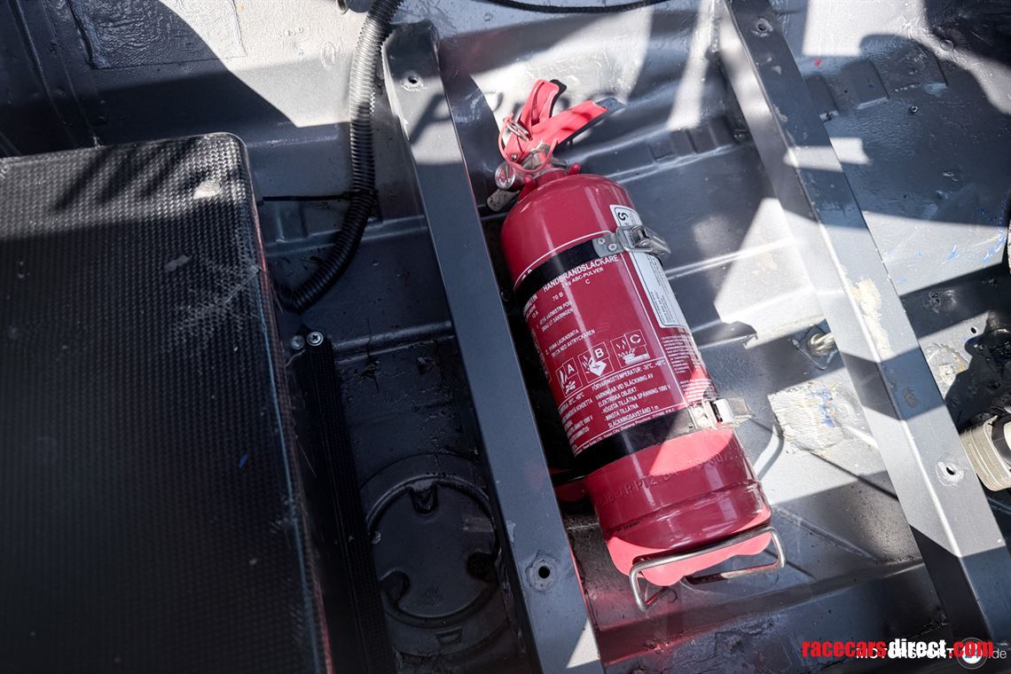 bmw-e36-race-car-s85-v10-gtr-axles-center-loc