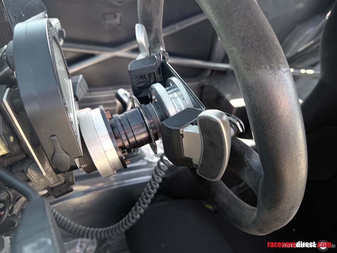 bmw-e36-race-car-s85-v10-gtr-axles-center-loc