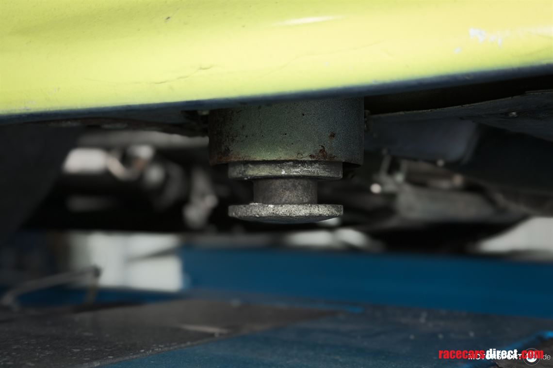 bmw-e36-race-car-s85-v10-gtr-axles-center-loc