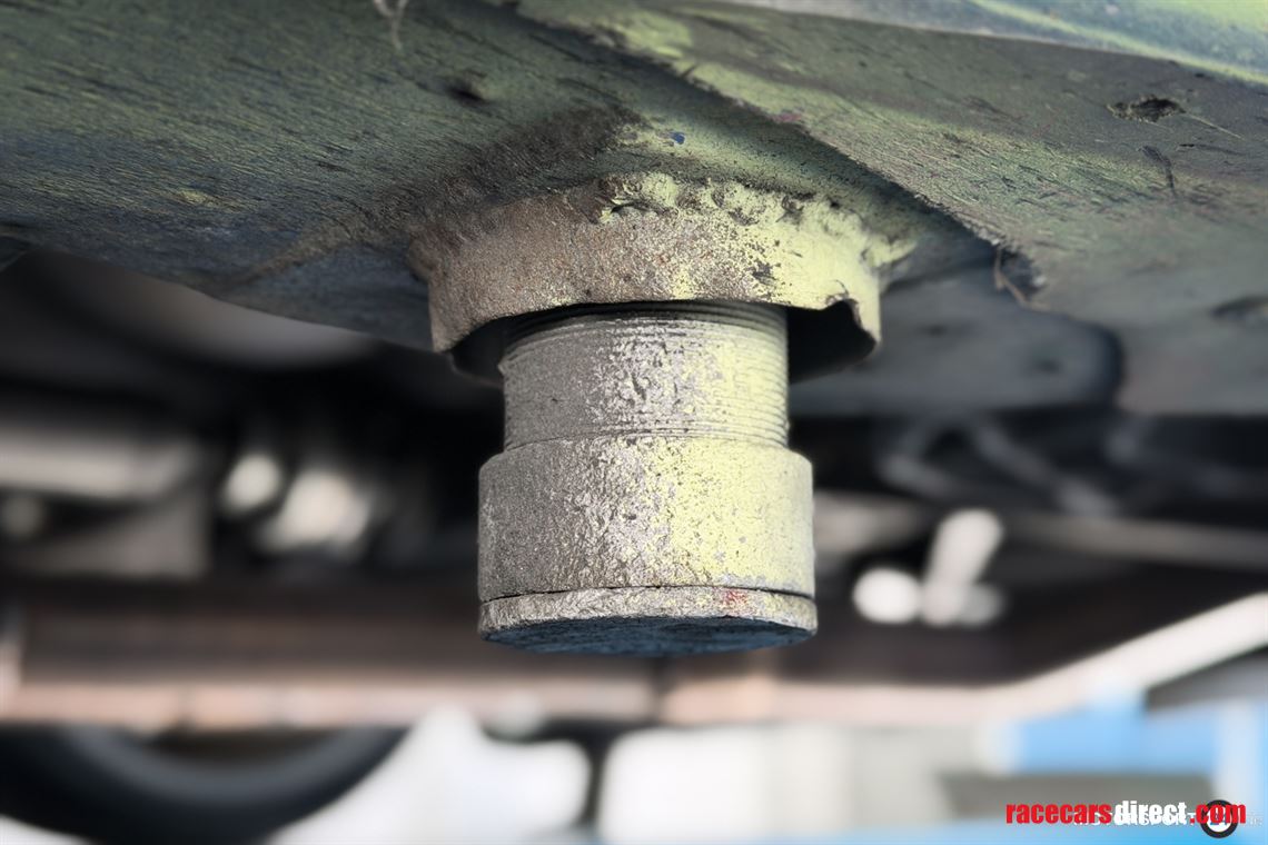 bmw-e36-race-car-s85-v10-gtr-axles-center-loc