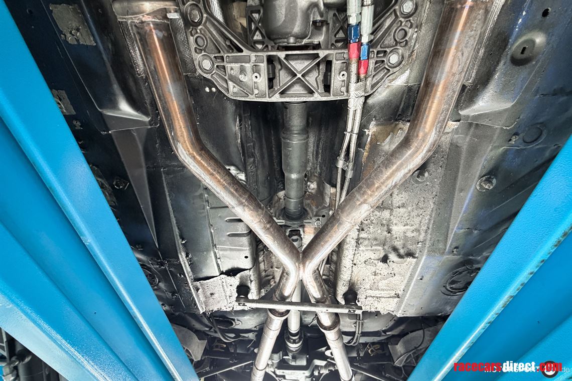bmw-e36-race-car-s85-v10-gtr-axles-center-loc