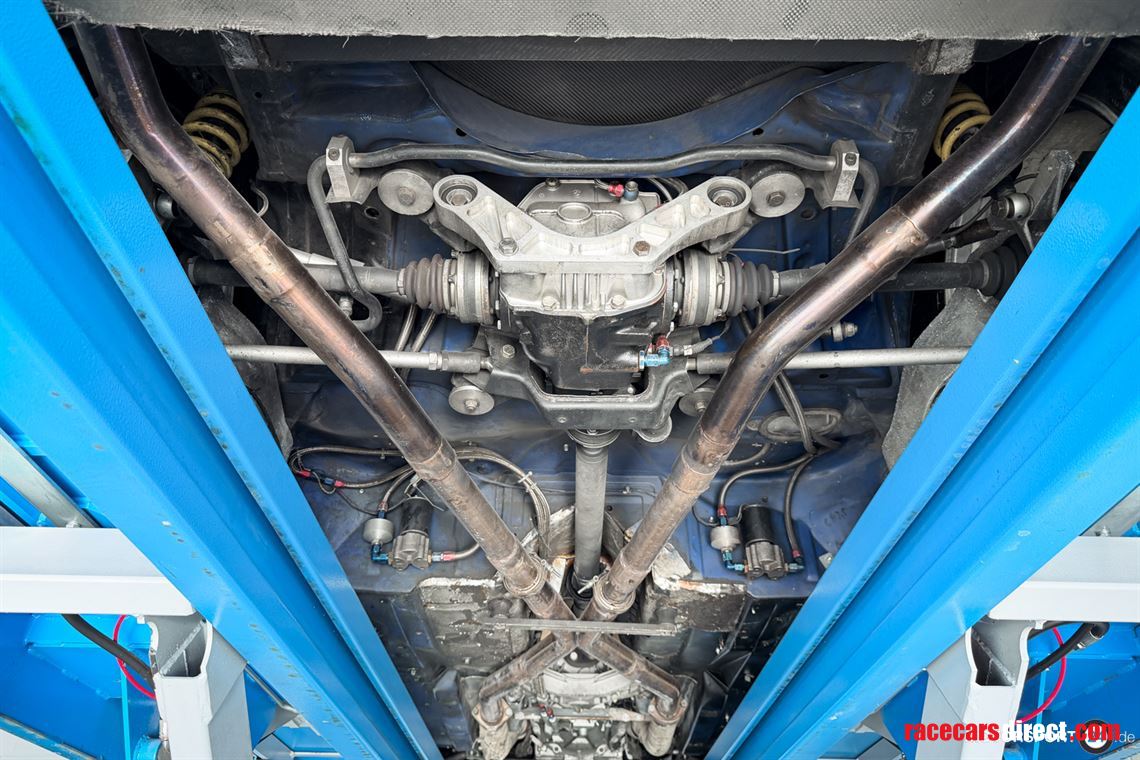 bmw-e36-race-car-s85-v10-gtr-axles-center-loc