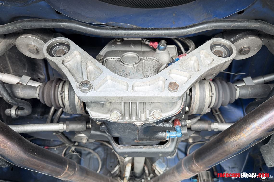 bmw-e36-race-car-s85-v10-gtr-axles-center-loc