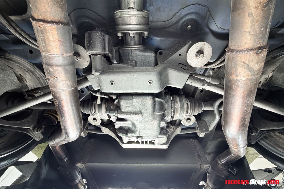 bmw-e36-race-car-s85-v10-gtr-axles-center-loc