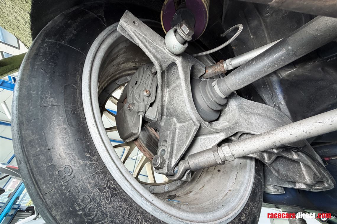 bmw-e36-race-car-s85-v10-gtr-axles-center-loc