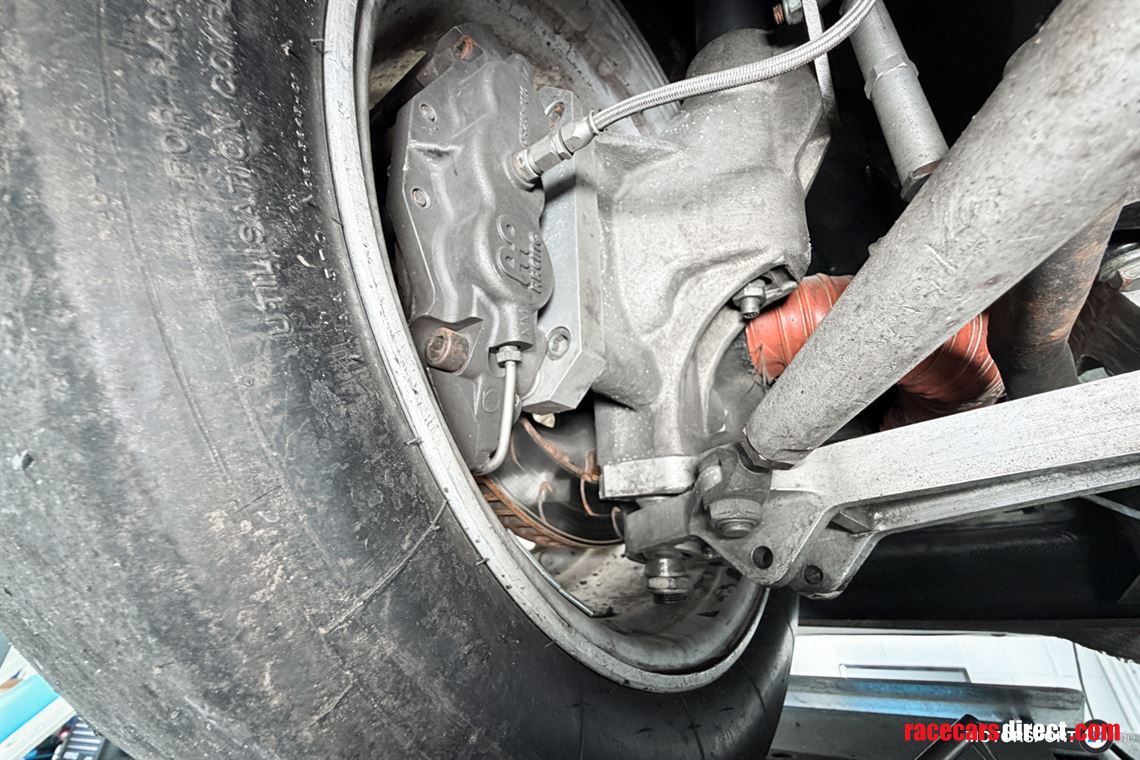 bmw-e36-race-car-s85-v10-gtr-axles-center-loc