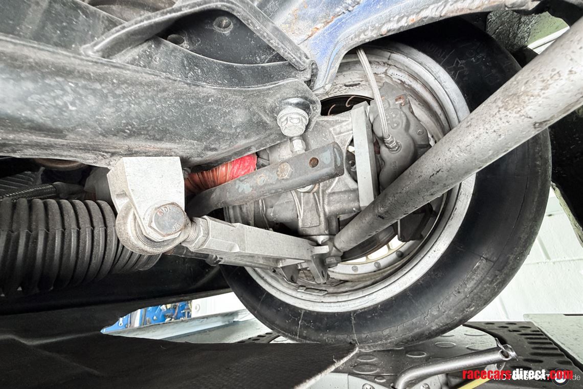 bmw-e36-race-car-s85-v10-gtr-axles-center-loc