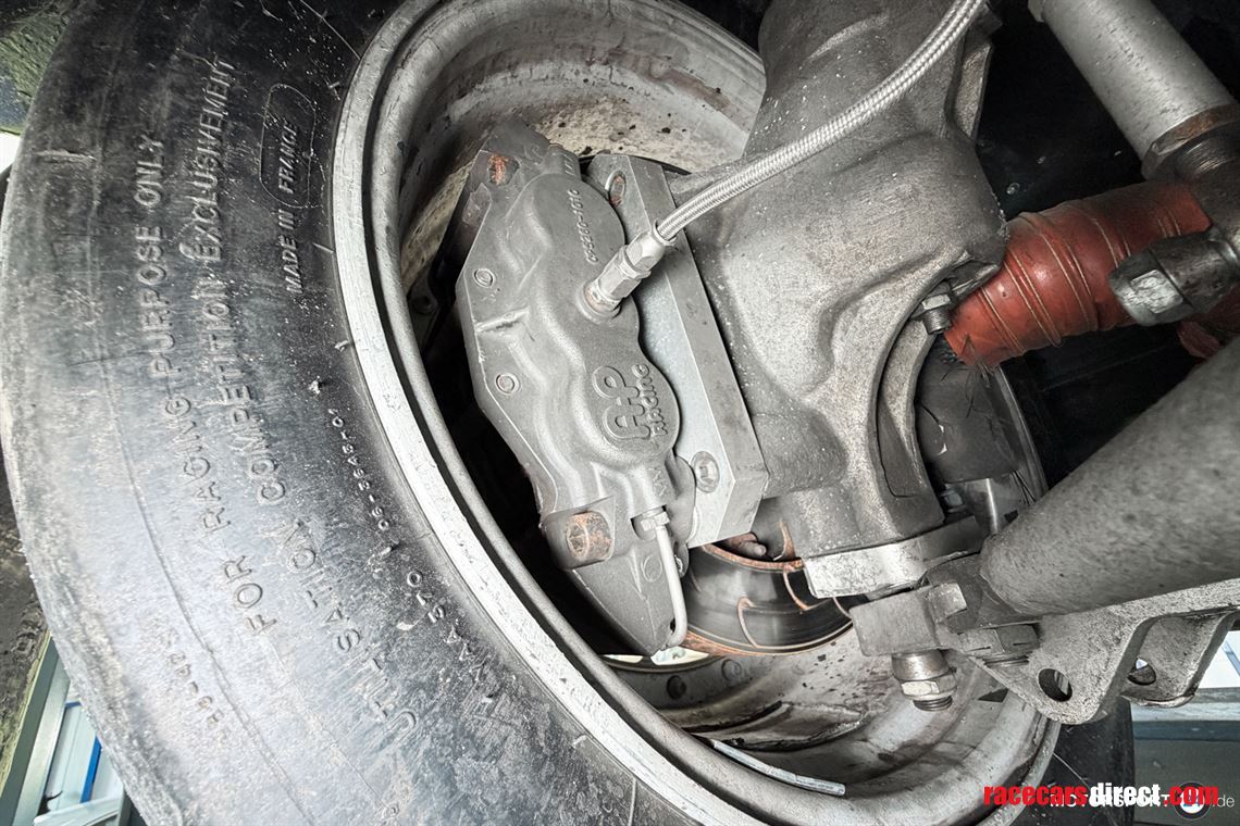 bmw-e36-race-car-s85-v10-gtr-axles-center-loc