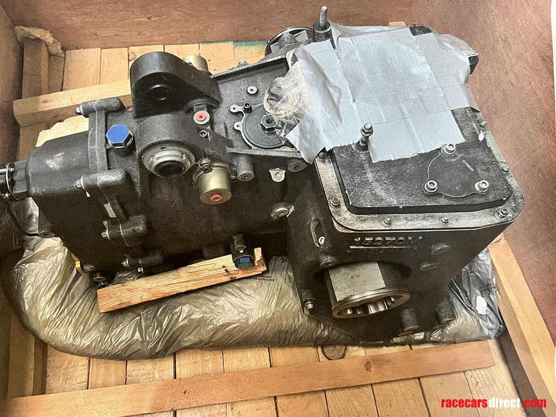 ferrari-458-gt3-engine-and-gearbox