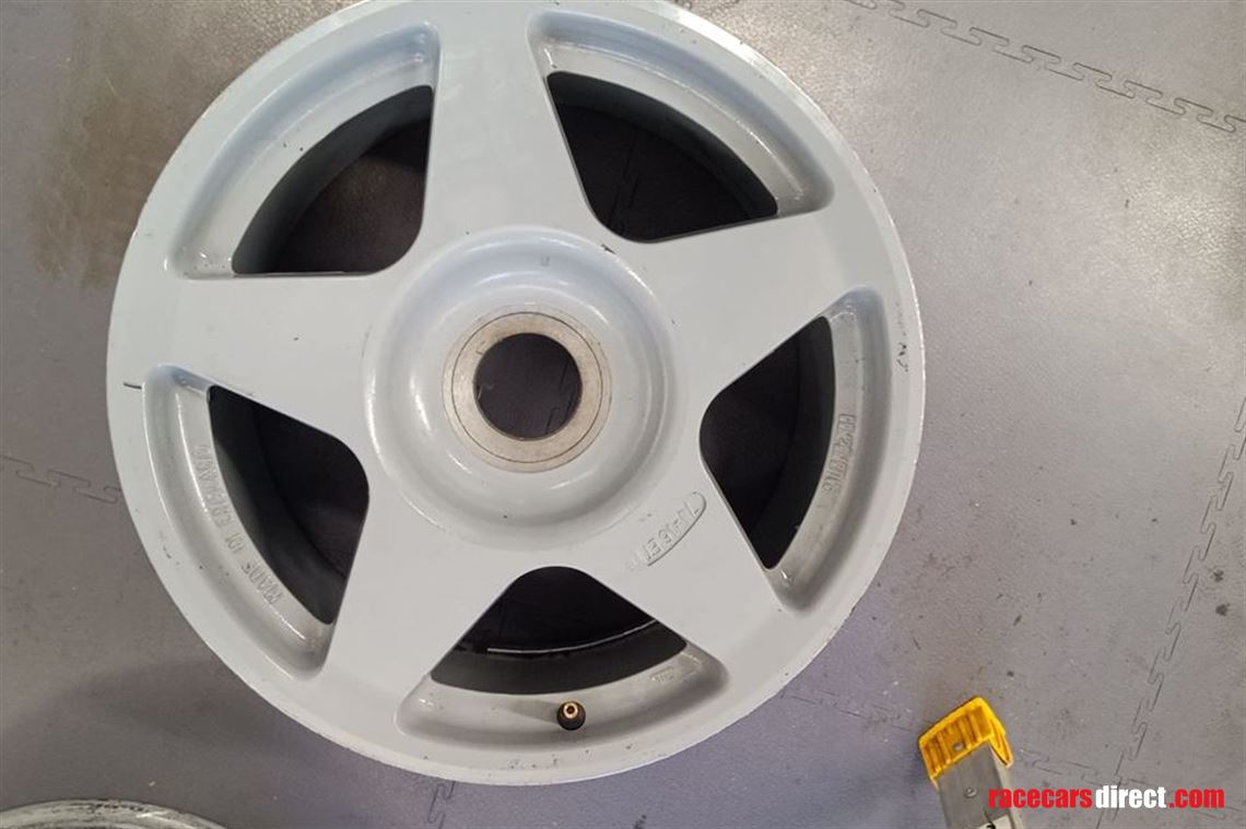 7-x-15-centre-lock-alloy-wheels