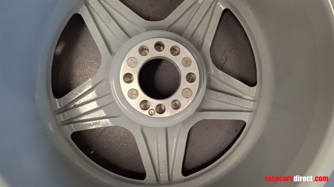 7-x-15-centre-lock-alloy-wheels